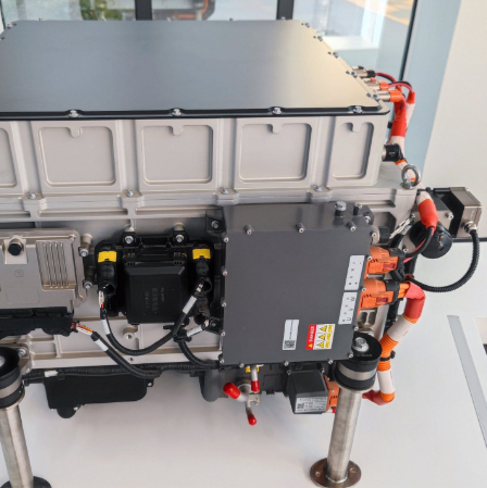 Generator listrik hidrogen sel bahan bakar PEM pendingin cair 60kW dengan kemurnian hidrogen 99,99%